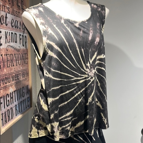 Black and White Spiral Tie-Dye Tank Top - Picture 8 of 16